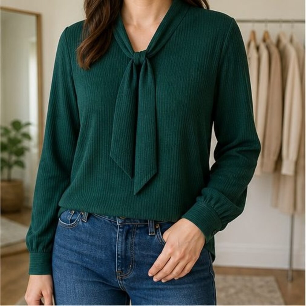 Emerald Button Blouse - Picture 2 of 6